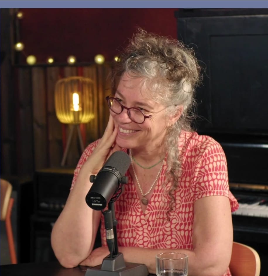 תמי טסלר מיילדת התנועה לחופש בחירה בלידה כנס יולדות מציאות יולדות לידה רכה, לידה פעילה, אליזבת ברנט